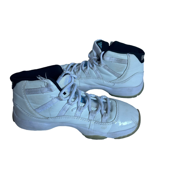 Nike Air Jordan 11 Retro Mens Size 8 White Athletic Basketball Shoes Sneakers